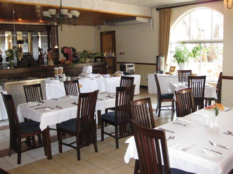 The Tums George Hotel 曼齐尼 外观 照片