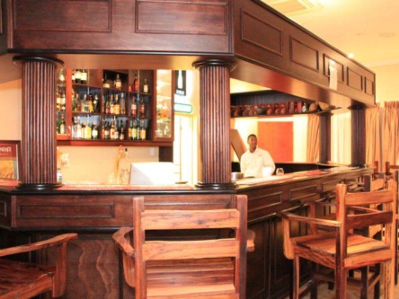 The Tums George Hotel 曼齐尼 外观 照片
