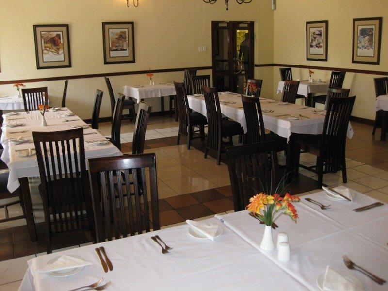 The Tums George Hotel 曼齐尼 外观 照片