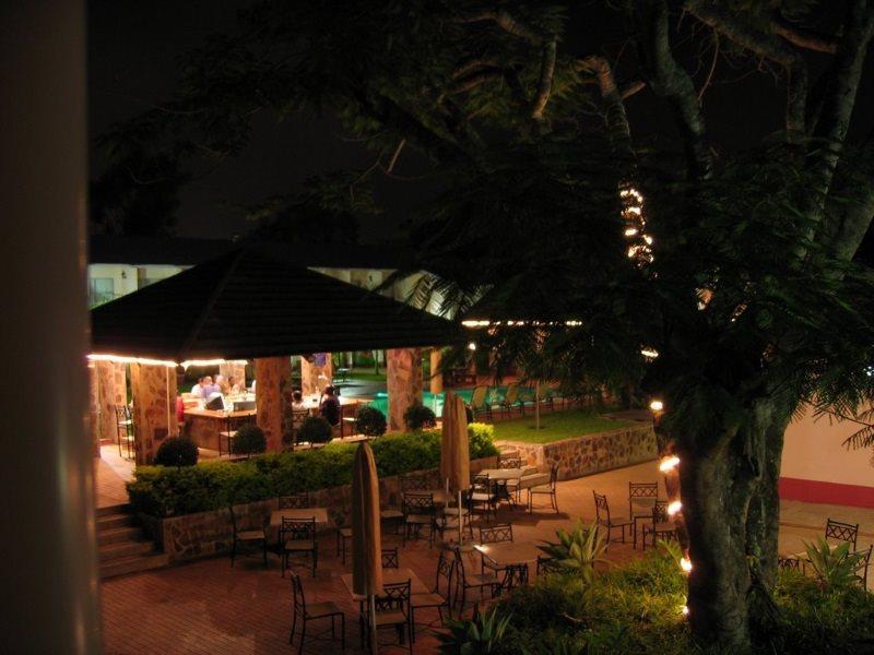 The Tums George Hotel 曼齐尼 外观 照片